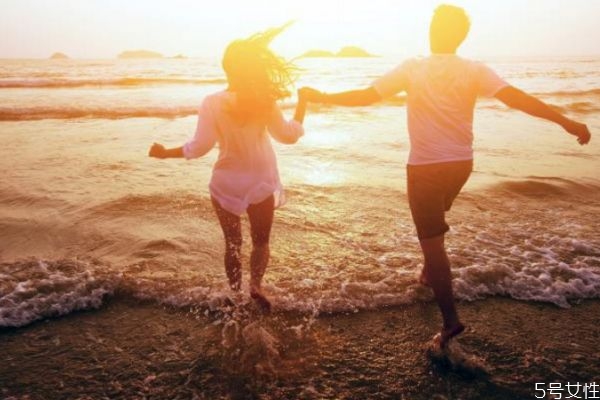 情侶之間的小習(xí)慣 情侶之間怎么增進(jìn)愛(ài)情 情侶之間的小習(xí)慣 情侶之間怎么增進(jìn)愛(ài)情