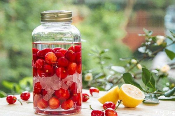 櫻桃酒的簡單泡法 櫻桃酒應該怎么泡 櫻桃酒的簡單泡法 櫻桃酒應該怎么泡