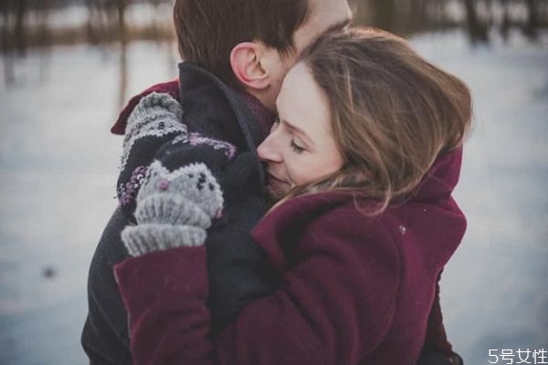 叫男朋友起床的短句 叫男友起床有趣的話 叫男朋友起床的短句 叫男友起床有趣的話