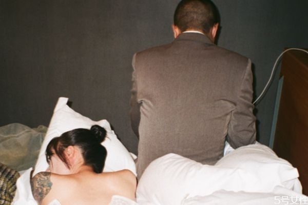 網(wǎng)戀不見(jiàn)面能維持多久 網(wǎng)戀為什么不超過(guò)3個(gè)月 網(wǎng)戀不見(jiàn)面能維持多久 網(wǎng)戀為什么不超過(guò)3個(gè)月