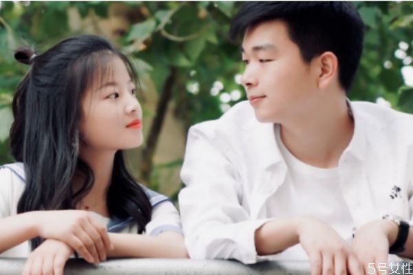 睡前發(fā)什么信息撩男人 晚安怎么幽默回復(fù) 睡前發(fā)什么信息撩男人 晚安怎么幽默回復(fù)