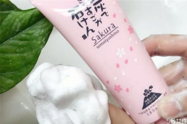 去角質洗面奶多久用一次 去角質有哪些誤區(qū) 去角質洗面奶多久用一次 去角質有哪些誤區(qū)