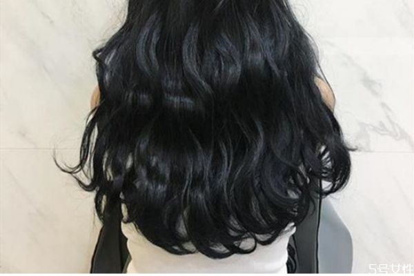 染發(fā)后一周可以燙發(fā)嗎 燙染頭發(fā)的注意事項(xiàng) 染發(fā)后一周可以燙發(fā)嗎 燙染頭發(fā)的注意事項(xiàng)