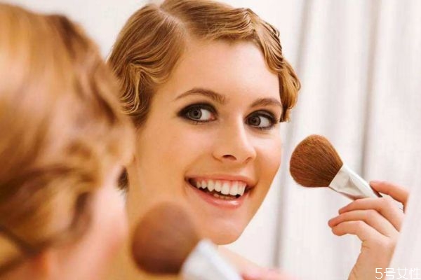 長臉怎么化妝好看 適合長臉的妝有什么 長臉怎么化妝好看 適合長臉的妝有什么