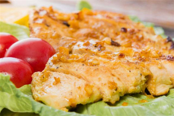 減脂每天吃多少克雞胸肉 減脂雞胸肉做法 減脂每天吃多少克雞胸肉 減脂雞胸肉做法