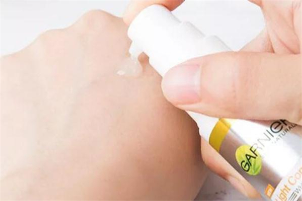 卡尼爾美白精華真假鑒定 卡尼爾美白精華要避光嗎 卡尼爾美白精華真假鑒定 卡尼爾美白精華要避光嗎