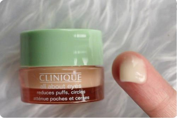 倩碧全效眼霜的作用 倩碧全效眼霜使用方法 倩碧全效眼霜的作用 倩碧全效眼霜使用方法