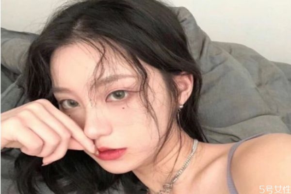 假發(fā)的材質有哪些 假發(fā)的介紹 假發(fā)的材質有哪些 假發(fā)的介紹