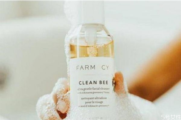 去角質洗面奶多久用一次 去角質有哪些誤區(qū) 去角質洗面奶多久用一次 去角質有哪些誤區(qū)