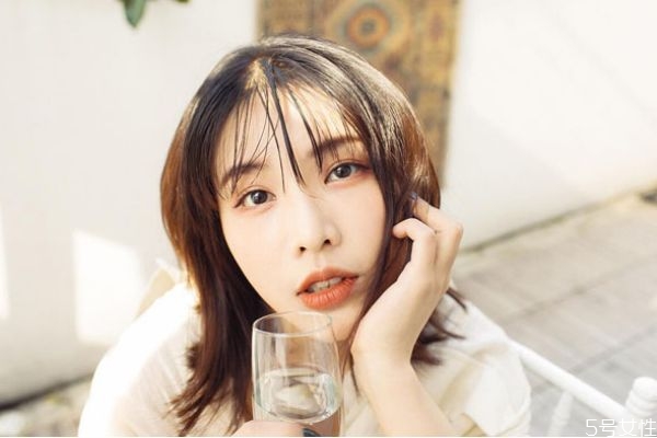 頭發(fā)打薄可以扎起來嗎 頭發(fā)打薄容易分叉嗎 頭發(fā)打薄可以扎起來嗎 頭發(fā)打薄容易分叉嗎