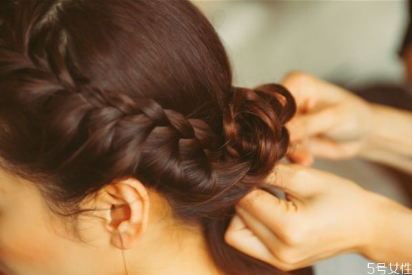 頭發(fā)打薄了怎么補救 頭發(fā)打薄蓬松怎么辦 頭發(fā)打薄了怎么補救 頭發(fā)打薄蓬松怎么辦