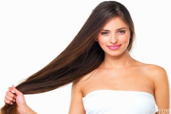 頭頂油膩發(fā)尾干燥怎么辦 頭發(fā)出油要注意什么 頭頂油膩發(fā)尾干燥怎么辦 頭發(fā)出油要注意什么