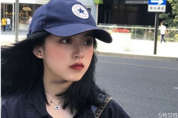 夏天頭發(fā)可以用精油嗎 精油護發(fā)的錯誤做法 夏天頭發(fā)可以用精油嗎 精油護發(fā)的錯誤做法