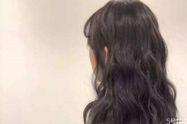 染發(fā)后一周可以燙發(fā)嗎 燙染頭發(fā)的注意事項(xiàng) 染發(fā)后一周可以燙發(fā)嗎 燙染頭發(fā)的注意事項(xiàng)