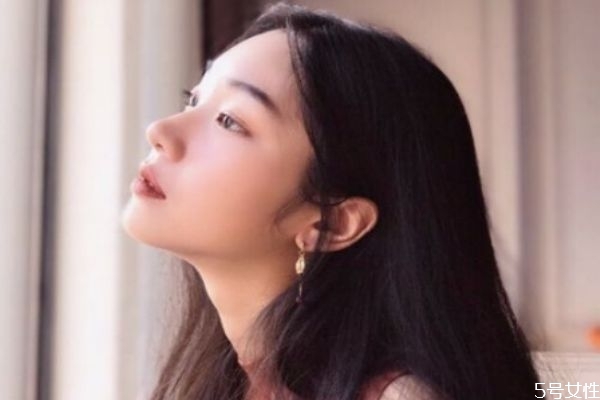 燙完頭發(fā)幾天可以做護(hù)理 燙過(guò)頭發(fā)用什么護(hù)理 燙完頭發(fā)幾天可以做護(hù)理 燙過(guò)頭發(fā)用什么護(hù)理