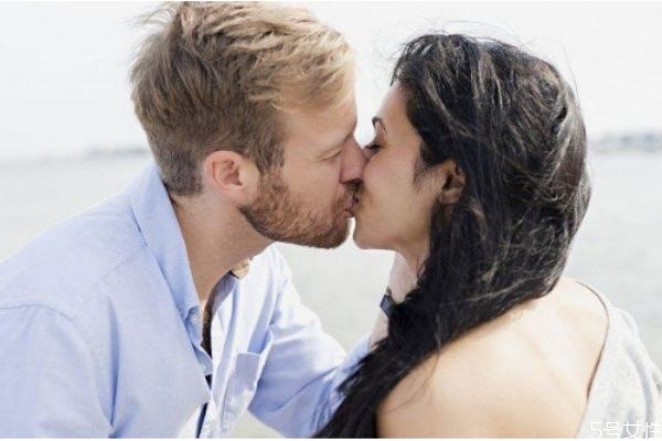 已婚男人出軌有感情嗎 男人出軌多久會(huì)有感情 已婚男人出軌有感情嗎 男人出軌多久會(huì)有感情