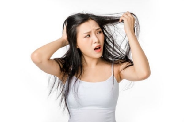 燙過的頭發(fā)能用梳子梳嗎 燙卷的頭發(fā)用梳子梳直了怎么辦 燙過的頭發(fā)能用梳子梳嗎 燙卷的頭發(fā)用梳子梳直了怎么辦