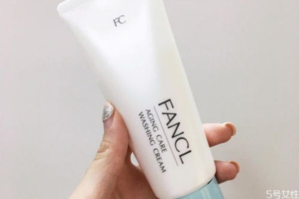 去角質洗面奶多久用一次 去角質有哪些誤區(qū) 去角質洗面奶多久用一次 去角質有哪些誤區(qū)