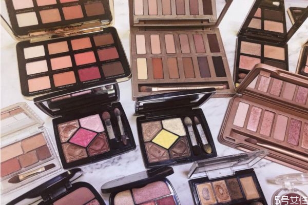 過期的眼影還能用嗎 眼影筆和眼影的區(qū)別 過期的眼影還能用嗎 眼影筆和眼影的區(qū)別