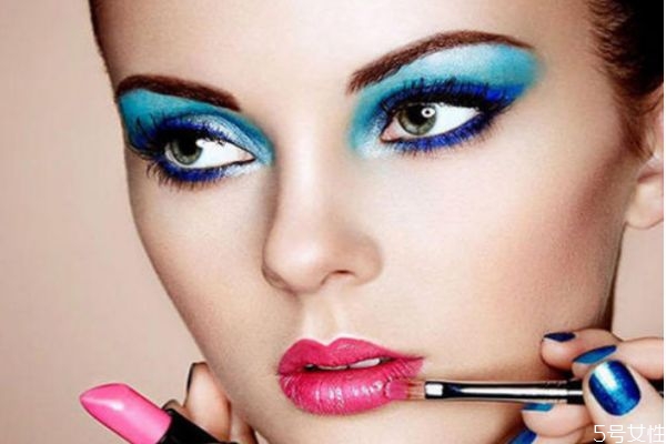 劣質(zhì)化妝品會帶來哪些皮膚病 劣質(zhì)化妝品的危害 劣質(zhì)化妝品會帶來哪些皮膚病 劣質(zhì)化妝品的危害