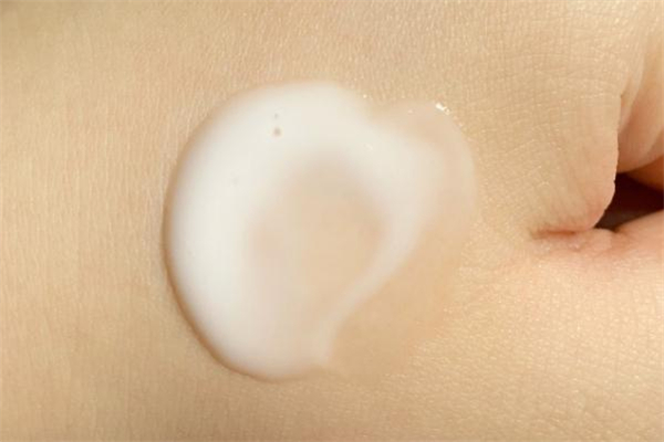 薇諾娜特護霜怎么使用 薇諾娜特護霜使用步驟 薇諾娜特護霜怎么使用 薇諾娜特護霜使用步驟