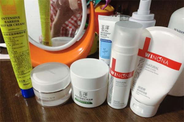 薇諾娜特護霜多少錢一瓶 薇諾娜特護霜保質(zhì)期多久 薇諾娜特護霜多少錢一瓶 薇諾娜特護霜保質(zhì)期多久