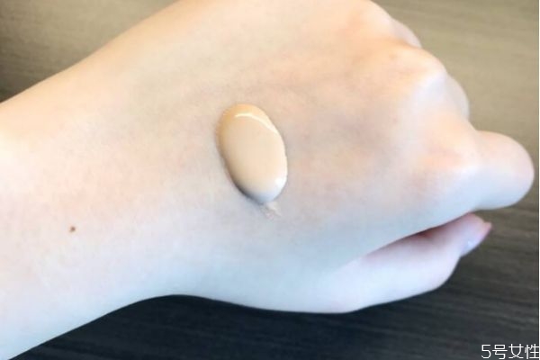 如何區(qū)分化妝的好壞 區(qū)分化妝品好壞的方法 如何區(qū)分化妝的好壞 區(qū)分化妝品好壞的方法