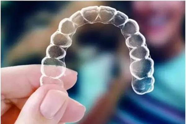 摘隱形牙套的方法 摘隱形牙套要注意什么 摘隱形牙套的方法 摘隱形牙套要注意什么