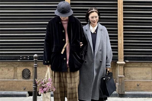 黑色外套配什么顏色內(nèi)搭好 黑色外套里面穿什么顏色好看 黑色外套配什么顏色內(nèi)搭好 黑色外套里面穿什么顏色好看