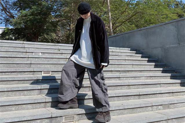 黑色外套配什么顏色內(nèi)搭好 黑色外套里面穿什么顏色好看 黑色外套配什么顏色內(nèi)搭好 黑色外套里面穿什么顏色好看