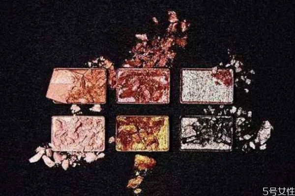 過期的眼影還能用嗎 眼影筆和眼影的區(qū)別 過期的眼影還能用嗎 眼影筆和眼影的區(qū)別