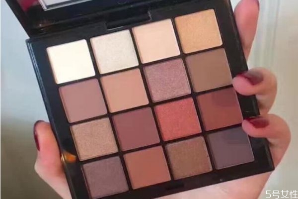 怎么區(qū)分眼影好壞 劣質(zhì)眼影與優(yōu)質(zhì)眼影的區(qū)別 怎么區(qū)分眼影好壞 劣質(zhì)眼影與優(yōu)質(zhì)眼影的區(qū)別