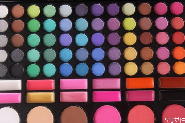 眼影粉和眼影膏的區(qū)別 眼影筆和眼影粉的區(qū)別 眼影粉和眼影膏的區(qū)別 眼影筆和眼影粉的區(qū)別