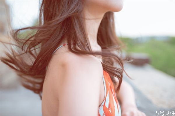 染發(fā)后適合用什么洗發(fā)水 染發(fā)后頭發(fā)干枯怎么辦 染發(fā)后適合用什么洗發(fā)水 染發(fā)后頭發(fā)干枯怎么辦