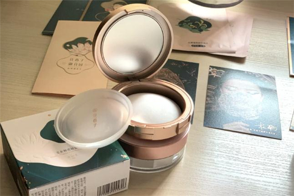 花西子蠶絲蜜粉餅和散粉哪個好用 花西子粉餅怎么取粉 花西子蠶絲蜜粉餅和散粉哪個好用 花西子粉餅怎么取粉