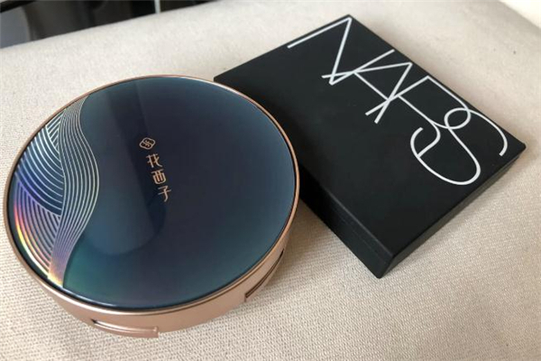 花西子蠶絲蜜粉餅啞光好看還是珠光好看-敏感肌能用嗎 花西子蠶絲蜜粉餅啞光好看還是珠光好看-敏感肌能用嗎