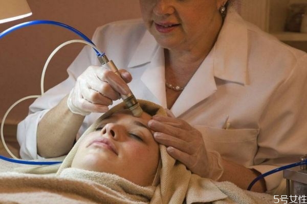 護膚的正確方法有什么 什么是護膚的正確方法 護膚的正確方法有什么 什么是護膚的正確方法