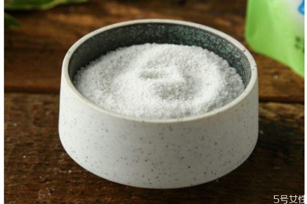 海鹽和食用鹽的區(qū)別有什么 海鹽和食用鹽的不同有哪些 海鹽和食用鹽的區(qū)別有什么 海鹽和食用鹽的不同有哪些