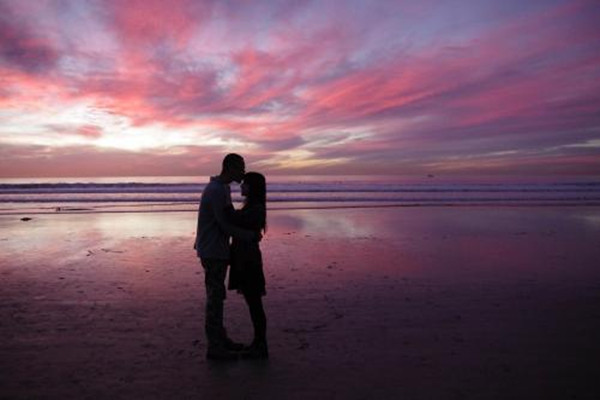 怎樣讓女生牽掛你 讓女生牽掛你的方法 怎樣讓女生牽掛你 讓女生牽掛你的方法