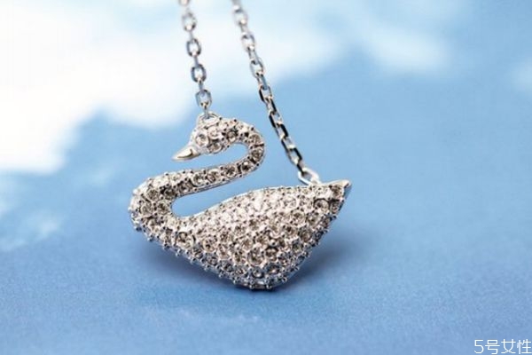 施華洛世奇項鏈掉色的原因 為什么施華洛世奇項鏈會掉色 施華洛世奇項鏈掉色的原因 為什么施華洛世奇項鏈會掉色