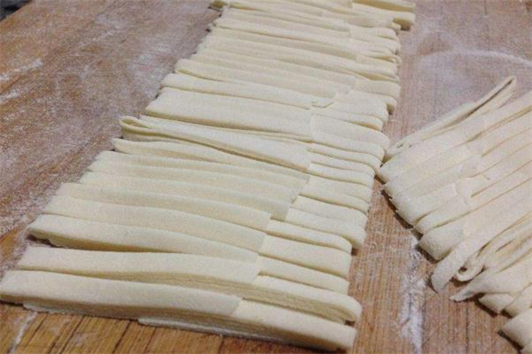 手搟面怎么搟 手搟面和面技巧 手搟面怎么搟 手搟面和面技巧