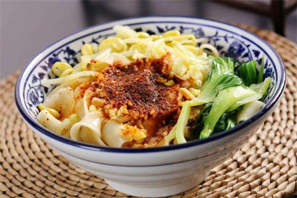 手搟面用什么面粉最好 手搟面用冷水還是熱水和面