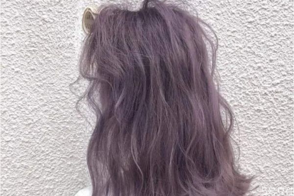 頭發(fā)上色要多長時間 發(fā)根多長時間能上色 頭發(fā)上色要多長時間 發(fā)根多長時間能上色