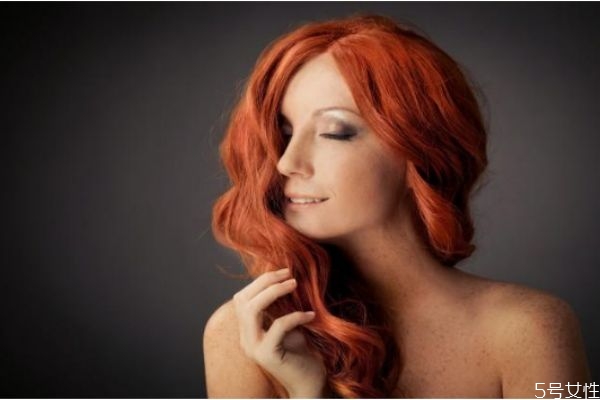 頭發(fā)細(xì)少軟適合什么發(fā)型 什么頭發(fā)適合錫紙燙 頭發(fā)細(xì)少軟適合什么發(fā)型 什么頭發(fā)適合錫紙燙