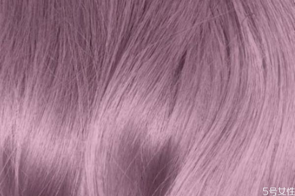 頭發(fā)薄藤色是什么顏色 薄藤色掉色后是什么顏色 頭發(fā)薄藤色是什么顏色 薄藤色掉色后是什么顏色