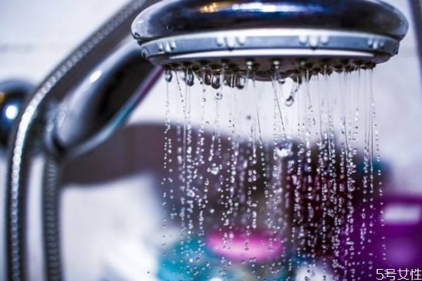 冷水洗澡會消耗熱量嗎 冷水洗澡消耗多少熱量 冷水洗澡會消耗熱量嗎 冷水洗澡消耗多少熱量