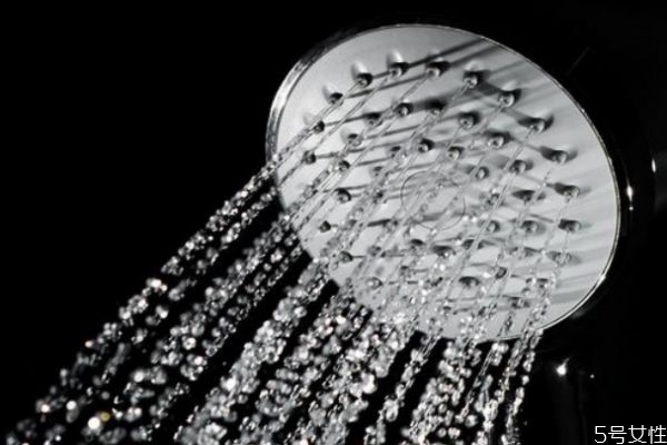 冷水洗澡會消耗熱量嗎 冷水洗澡消耗多少熱量 冷水洗澡會消耗熱量嗎 冷水洗澡消耗多少熱量