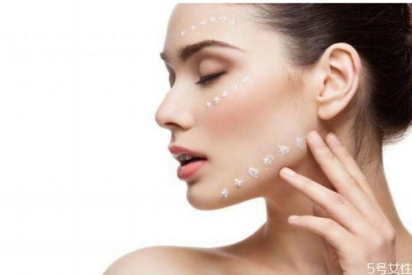 30歲女性應該怎么護膚 30歲女性的護膚方法 30歲女性應該怎么護膚 30歲女性的護膚方法