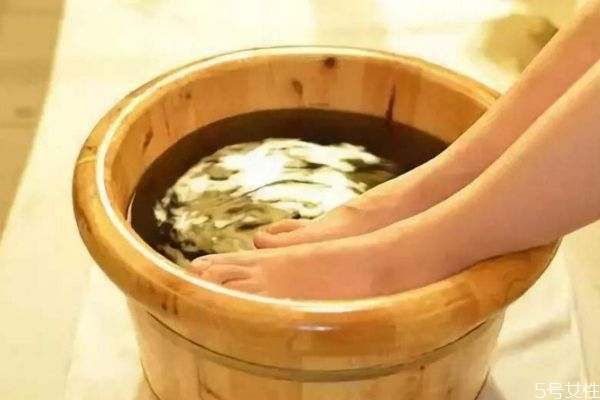 腳部護(hù)膚的方法有什么 腳部應(yīng)該怎么護(hù)膚 腳部護(hù)膚的方法有什么 腳部應(yīng)該怎么護(hù)膚