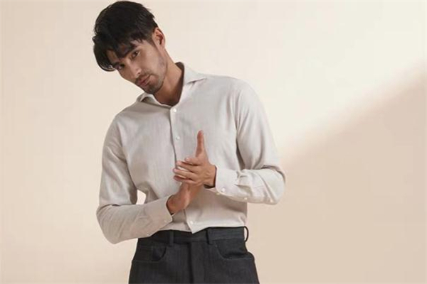 2020年流行什么樣的襯衫 2020年男士襯衫流行趨勢 2020年流行什么樣的襯衫 2020年男士襯衫流行趨勢